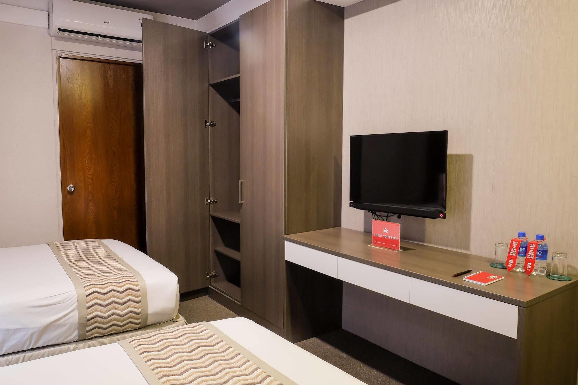 Zen Rooms Zobel Roxas Street Makati Makati City Exterior photo