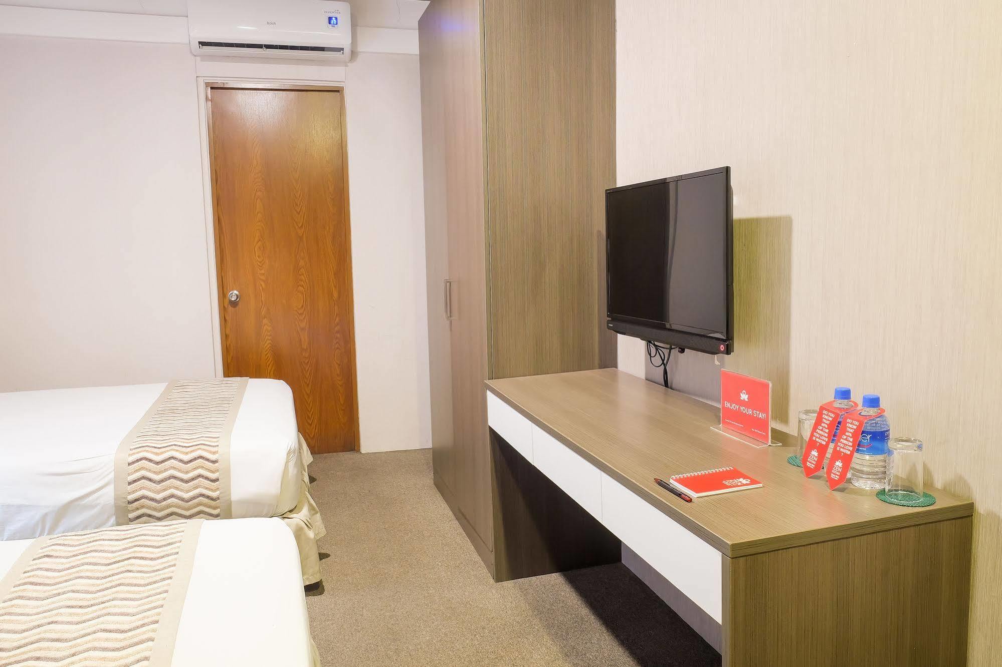 Zen Rooms Zobel Roxas Street Makati Makati City Exterior photo